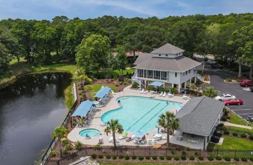 Sea Trail Apartment | 2BR Condo with Golf Views Near Sunset Beach