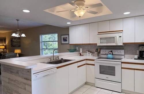 Englewood Apartment | 2BR Fiddler’s Green – Pool, Tennis & Shuffleboard