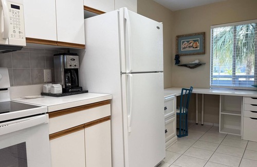 Englewood Apartment | 2BR Fiddler’s Green – Pool, Tennis & Shuffleboard