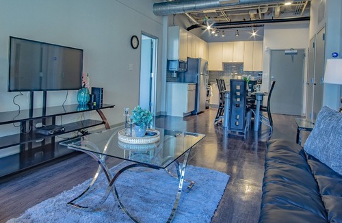 SoNo Apartment | 2BR Fully Furnished Apartment - Great location in Midtown