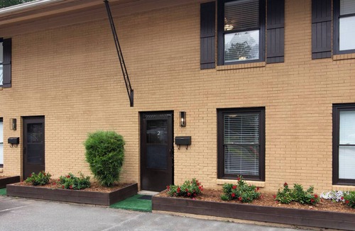 Ponderosa - Wingate Apartment | 2BR Near Uptown Charlotte