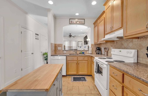 Concord House | 2BR Townhome | King Bed | Pets OK | Concord NC