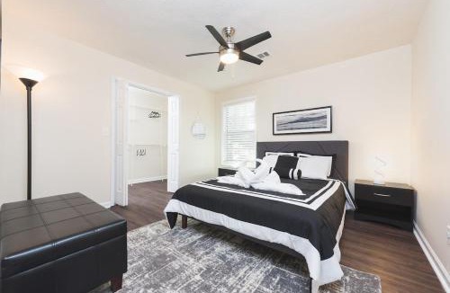 Conyers House | 2BR Townhome - Sleeps 5 - Near GA Horse Park