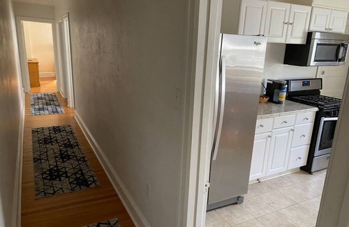 Bryn Mawr Apartment | 2mins DT/Patio+Parking/50” Roku TV/400 Mbps