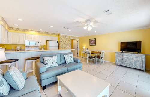 Crystal Beach Condo | 2nd Floor Condo Many Amenities, Beach Access, Beach Equipment Included