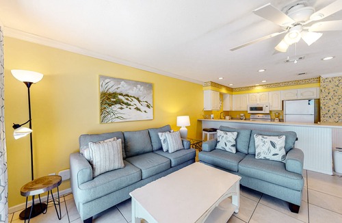 Crystal Beach Condo | 2nd Floor Condo Many Amenities, Beach Access, Beach Equipment Included