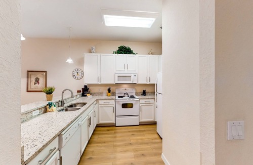 Bahama Bay Condo | 2nd floor condo w/basketball court, pools, near theme parks, tennis court