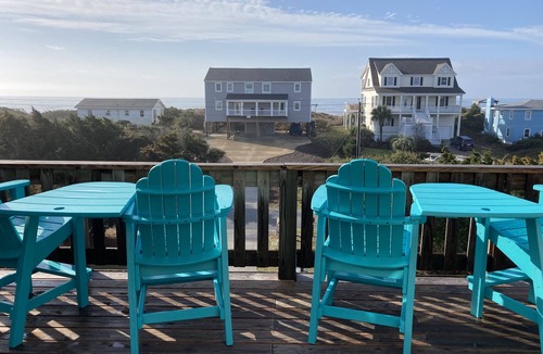 Emerald Isle House | 2ND ROW. See/Hear the Ocean, 1 Min to Surf. Well-Appointed.