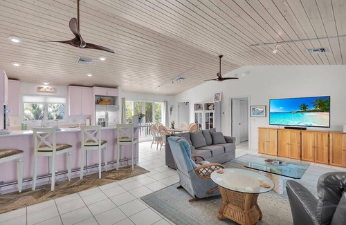 Marathon House | 3/2 gulf front home with amazing views and meticulously manicured lot.