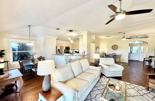 Woodbury House | 3/2 in The Village of Woodbury