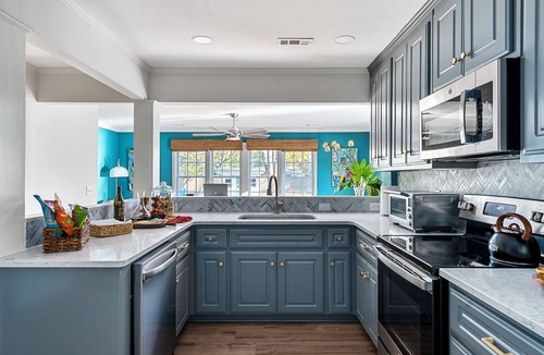 Aiken House | 3/2 Mid-Century Designer Retreat Near Bruce’s Field & Downtown, Golf