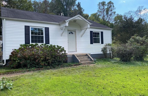 Knoxville Cottage | 3.3 Miles from Neyland Stadium, 2.8 miles from UT Medical Center