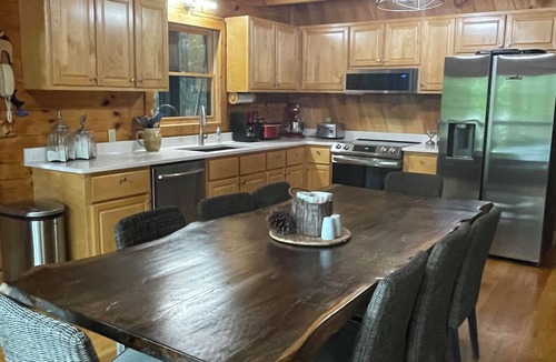 Dawsonville Cabin | 3-4 Bedroom Lake Front Cabin for any season! Perfect Large Family Retreat!