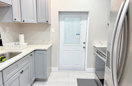North Philadelphia House | 3 BD 2 BA townhome in Philadelphia with Central AC, king bed, 85" TV, patio