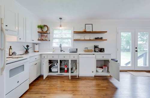 Sans Souci House | 3 bd, farmhouse ranch, walking distance to Furman
