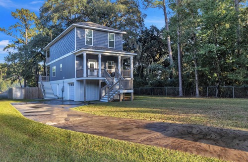 Midway House | 3 bd home on Saltwater creek-private pool within 25 min of Pooler