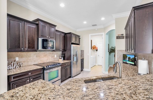 Arborwood House | 3-bd house in fantastic Plantation Golf neighborhood with pool, fitness, laundry