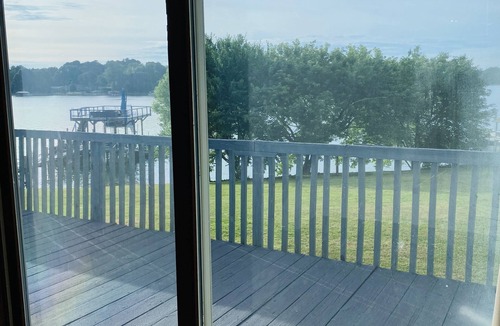 Denver House | 3 Bdrm/2 Bath Lakefront Bungalow with Amazing Views.