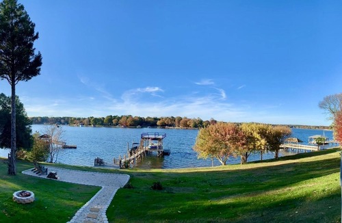 Denver House | 3 Bdrm/2 Bath Lakefront Bungalow with Amazing Views.