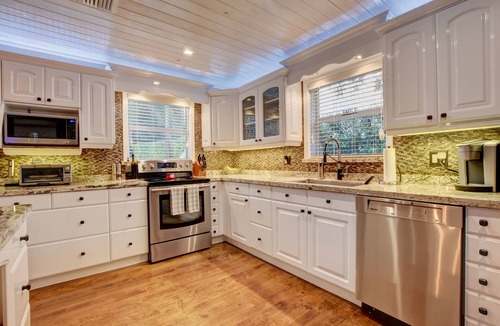Boynton Beach House | 3 Bdrm Delray Beach Oasis! Heated pool, Hot tub, Pets OK. Close to Beach.