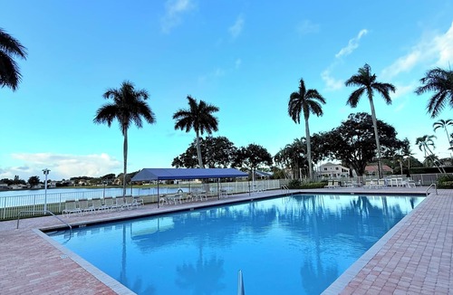 Whisper Walk House | 3 BDRM LAKE HOUSE OF BOCA RATON HEATED POOL TIKI HUT AND GOLFING PUTTING GREEN