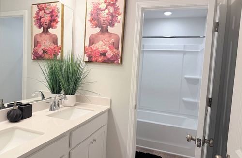 Lithonia House | 3 Beautiful Extra Large Rooms Entire 2nd Floor Available Lithonia
