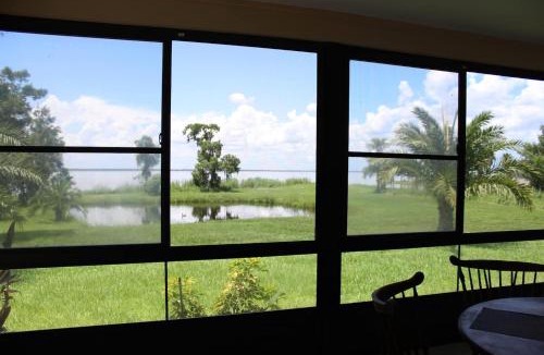 Oviedo House | 3 Bed 2 Bath Amazing Lakeview , Jacuzzi Bath Tub
