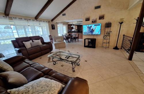 Oviedo House | 3 Bed 2 Bath Amazing Lakeview , Jacuzzi Bath Tub