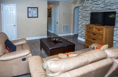 Azalea Park House | 3 Bed 2 Bath Comfy Home 15 min To Downtown!