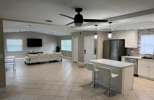 North Fort Myers House | 3 bed 2 bath pool house with water access