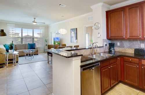 Wellington Condo | 3 Bed 3 Bath Pool View High End Corner Apartment