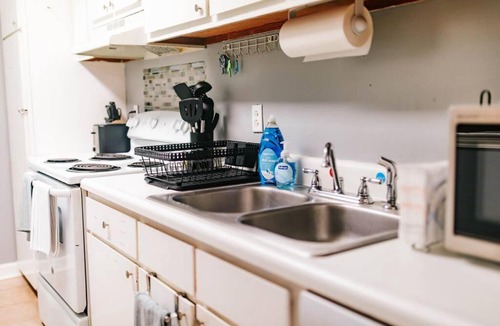 Athens Apartment | 3-Bed Athens Getaway right near UGA with Pool and Parking and SmartTV