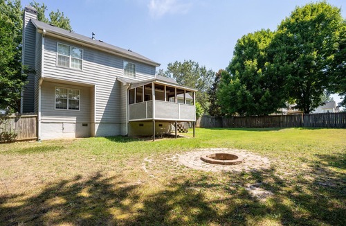 Loganville House | 3 bed/bath Loganville manor