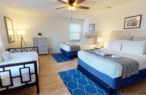 North End Apartment | 3 Bedroom 2 Bath Family Apartment (401/402)