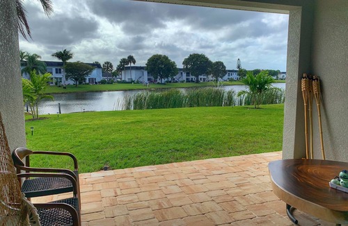 Cypress Lake Villa | 3 bedroom/2 bath home near Ft. Myers and Sanibel beaches.