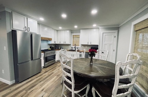 Henderson House | 3 bedroom 2 bath home a few blocks away from FHU.