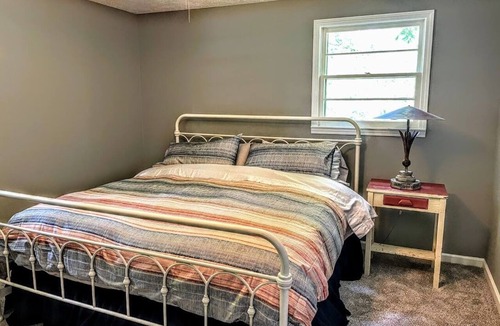 Dickson House | 3 bedroom 2 bath ranch style house on 5 acres.