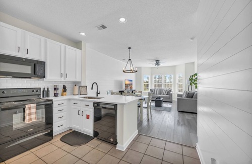 Red Hill Apartment | 3 bedroom 2 bath, Southern and beach style apt comfortable for whole family