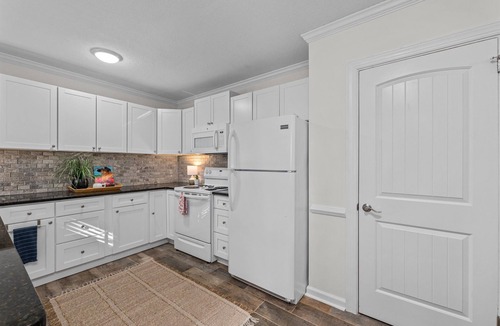Augusta House | 3 bedroom 2 bathroom home with fenced yard that allows pets. The sleeping arrangements are 3 queen beds.