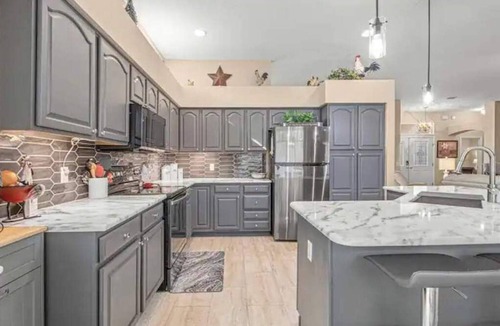 Lady Lake House | 3 Bedroom 2 Bathroom sleeps 6 and includes golf cart - close to town squares