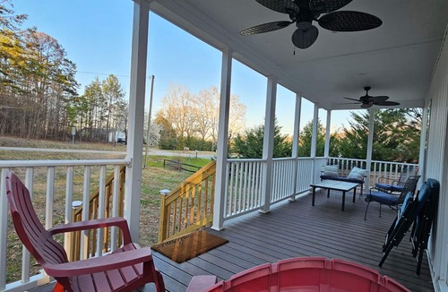 Seneca House | 3 Bedroom/2 Full Bath House in Seneca, SC. 4 miles from Clemson Campus!