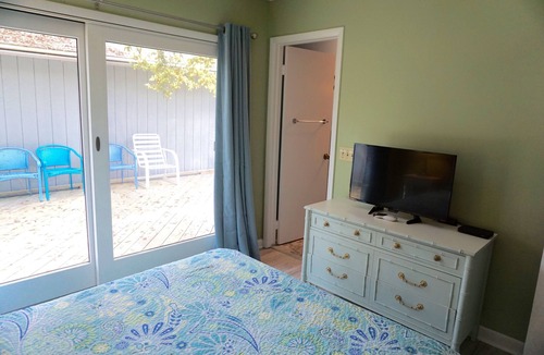 West Beach Cottage | 3 Bedroom/3 Bathroom Sparrow Pond Cottage, Close to Beach