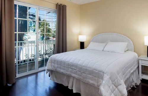 Long Key House | 3 BEDROOM 3 BATHROOM ISLAND TOWN HOME (ENTIRE HOME)