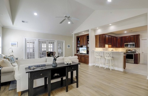 Hilton Head Island Villa | 3 bedroom/3 bathroom 2nd floor Shipyard villa with community tennis and pool