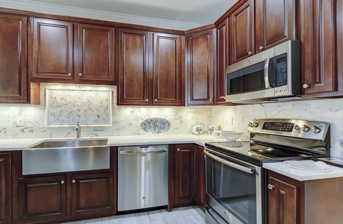 Hilton Head Island Villa | 3 bedroom/3 bathroom 2nd floor Shipyard villa with community tennis and pool
