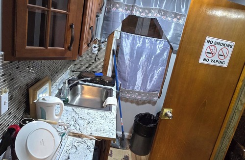 Irvington Apartment | 3-bedroom 3 bathroom apartment in delightful Irvington, Free WiFi/Free Parking