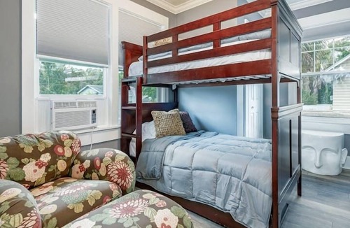United Central Apartment | 3 Bedroom 801005 by Houzlet