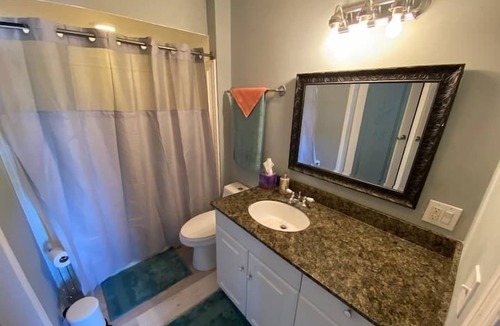Bayview Apartment | 3 Bedroom 802389 by Houzlet