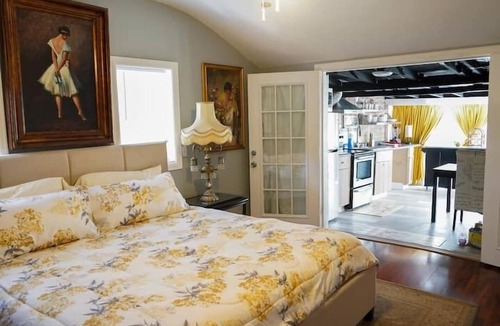 Bayview Apartment | 3 Bedroom 803872 by Houzlet