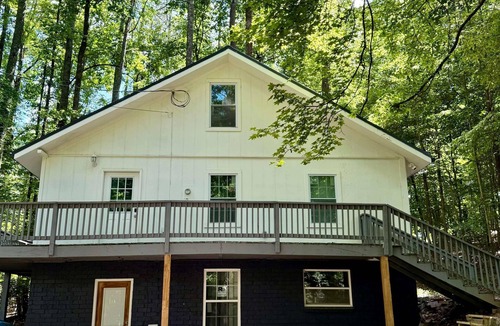 Buford Cabin | 3 bedroom Cabin on Lake Lanier Buford with WiFi, AC